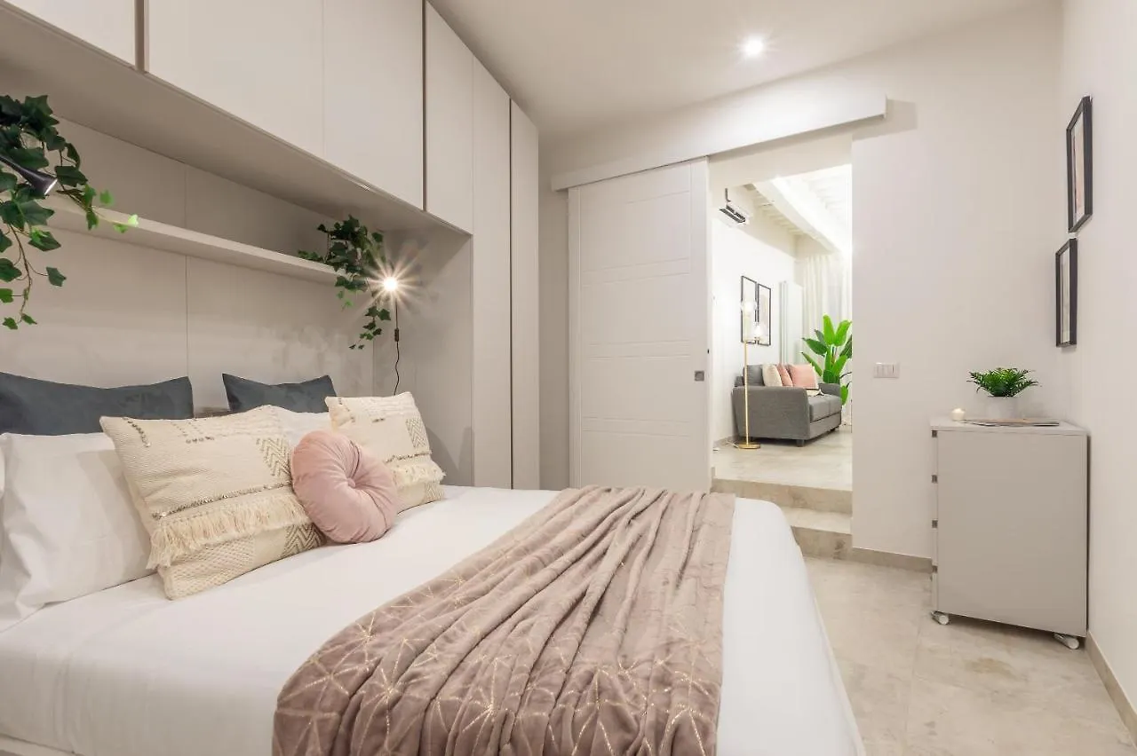 Lady Glam Siena Central Apartment