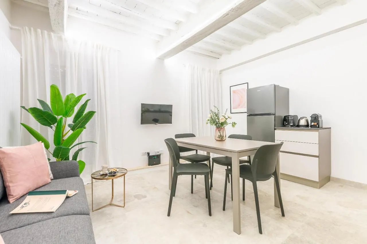 Lady Glam Siena Central Apartment